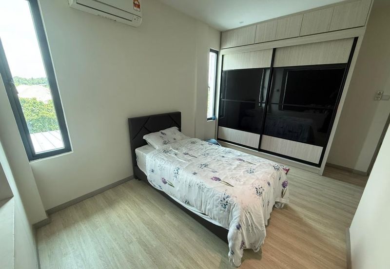 Green Gate, Jalan Stephen Yong Double storey Semi Detach For rent 