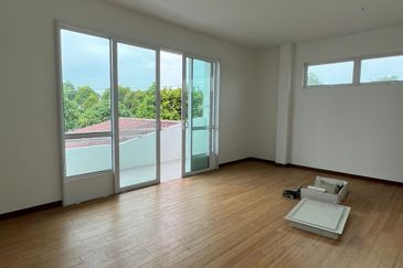 Jalan Semaba Double Storey Semi-D For Sale