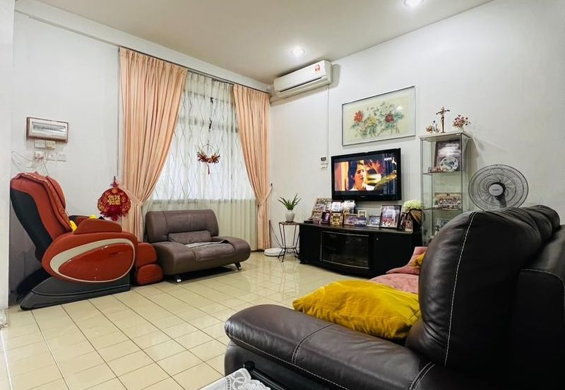 Double Storey Terrace Intermediate at Sherip Masahor For Sale