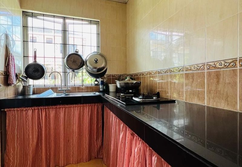 Double Storey Terrace Intermediate at Sherip Masahor For Sale