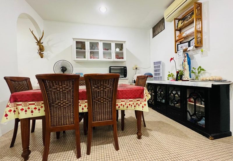 Double Storey Terrace Intermediate at Sherip Masahor For Sale