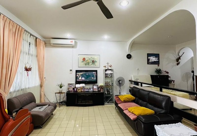 Double Storey Terrace Intermediate at Sherip Masahor For Sale