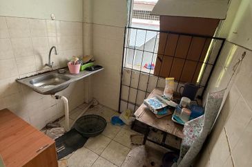 Sejingkat Semi-Detached  Industrial Warehouse For Sale