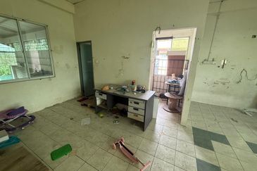 Sejingkat Semi-Detached  Industrial Warehouse For Sale