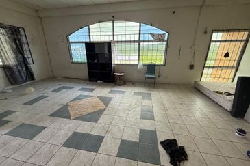 Sejingkat Semi-Detached  Industrial Warehouse For Sale