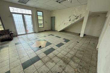 Sejingkat Semi-Detached  Industrial Warehouse For Sale