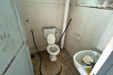 Sejingkat Semi-Detached  Industrial Warehouse For Sale