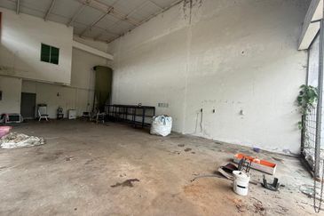 Sejingkat Semi-Detached  Industrial Warehouse For Sale