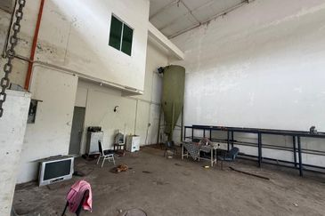 Sejingkat Semi-Detached  Industrial Warehouse For Sale
