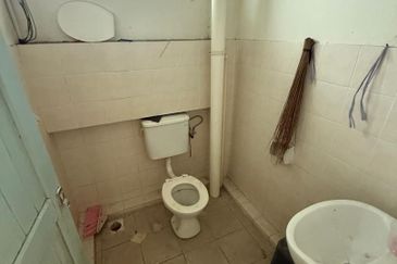 Sejingkat Semi-Detached  Industrial Warehouse For Sale