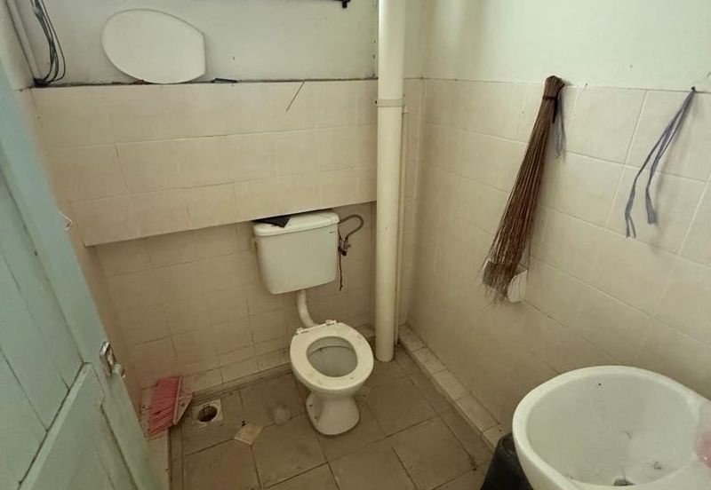 Sejingkat Semi-Detached  Industrial Warehouse For Sale