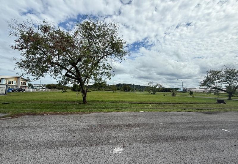 Sejingkat Semi-Detached  Industrial Warehouse For Sale