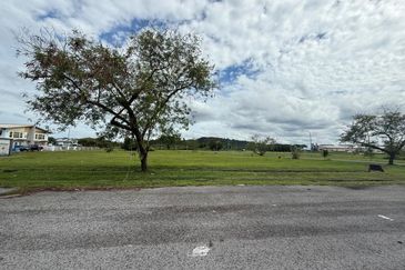 Sejingkat Semi-Detached  Industrial Warehouse For Sale