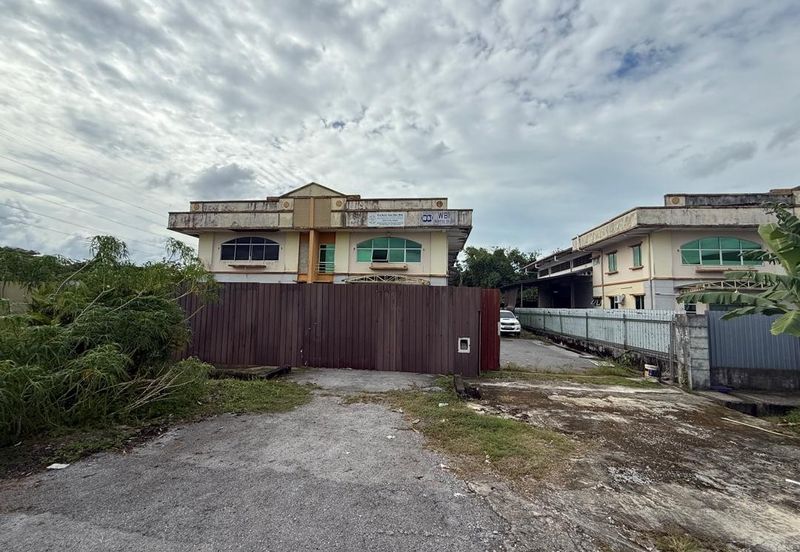 Sejingkat Semi-Detached  Industrial Warehouse For Sale