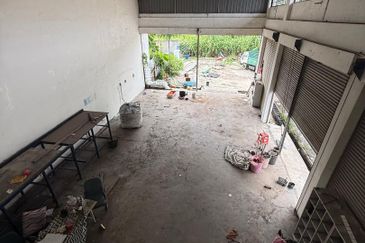 Sejingkat Semi-Detached  Industrial Warehouse For Sale