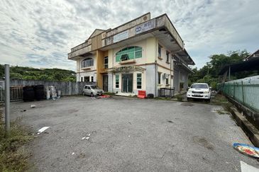 Sejingkat Semi-Detached  Industrial Warehouse For Sale