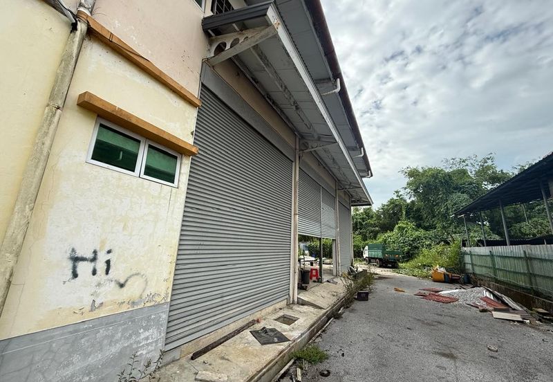 Sejingkat Semi-Detached  Industrial Warehouse For Sale
