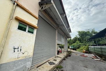 Sejingkat Semi-Detached  Industrial Warehouse For Sale