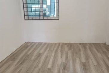 Stakan Single storey corner house For Rent