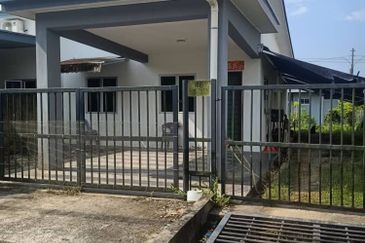 Stakan Single storey corner house For Rent