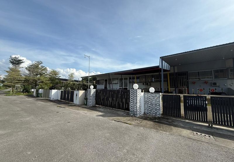 Muara Tuang Double storey Terrace intermediate For sale