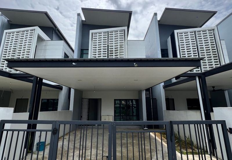 Muara Tuang Holmestown Double Storey Terrace Intermediate For Rent