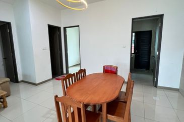 Muara Tuang Holmestown Double Storey Terrace Intermediate For Rent