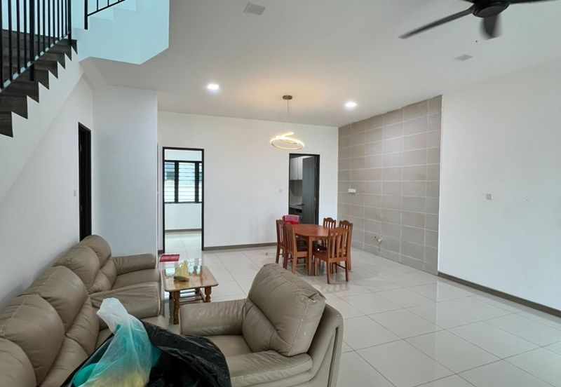 Muara Tuang Holmestown Double Storey Terrace Intermediate For Rent