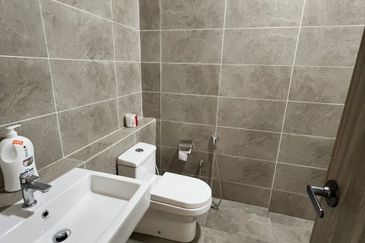 Muara Tuang Holmestown Double Storey Terrace Intermediate For Rent