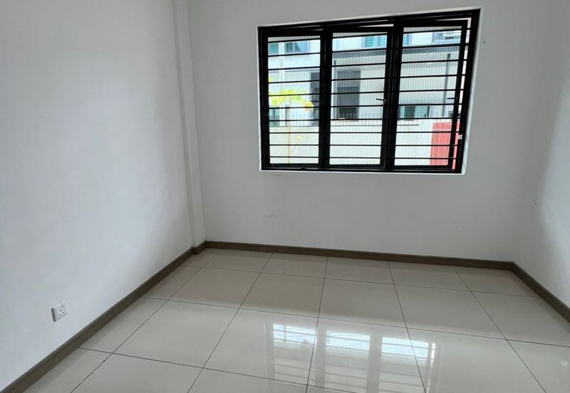 Muara Tuang Holmestown Double Storey Terrace Intermediate For Rent