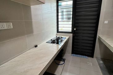 Muara Tuang Holmestown Double Storey Terrace Intermediate For Rent