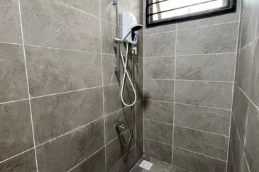 Muara Tuang Holmestown Double Storey Terrace Intermediate For Rent