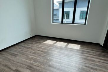 Muara Tuang Holmestown Double Storey Terrace Intermediate For Rent