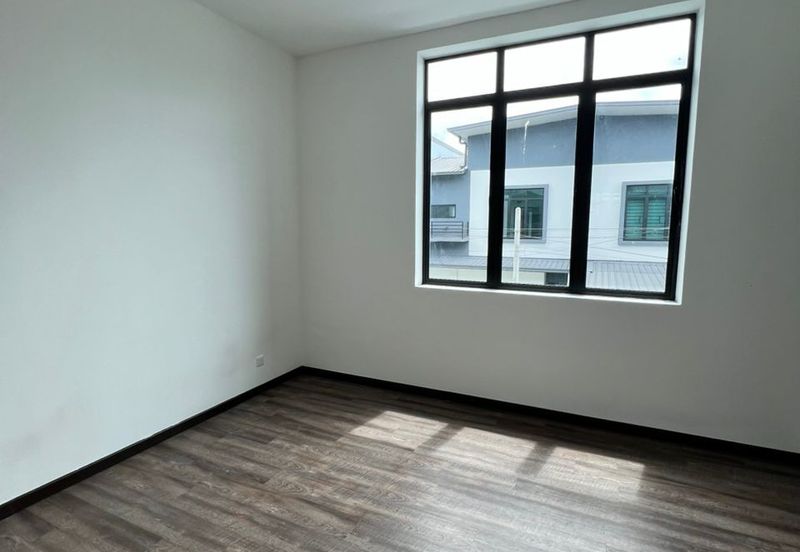 Muara Tuang Holmestown Double Storey Terrace Intermediate For Rent