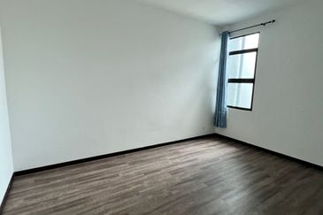 Muara Tuang Holmestown Double Storey Terrace Intermediate For Rent