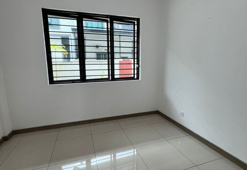Muara Tuang Holmestown Double Storey Terrace Intermediate For Rent