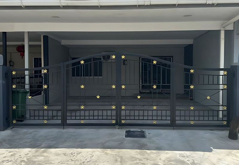 Arang Road Double-Storey Intermediate House for Rent