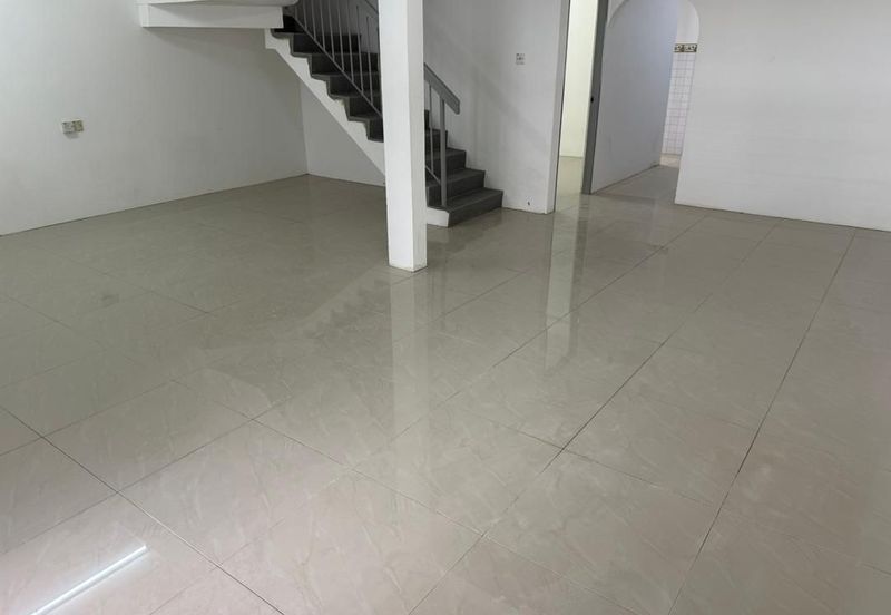 Arang Road Double-Storey Intermediate House for Rent