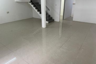 Arang Road Double-Storey Intermediate House for Rent