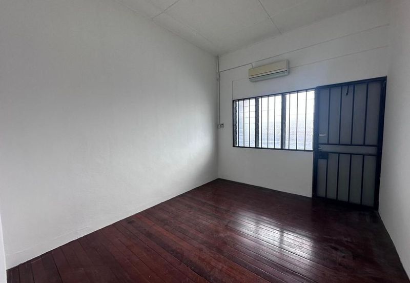 Arang Road Double-Storey Intermediate House for Rent