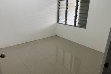 Arang Road Double-Storey Intermediate House for Rent