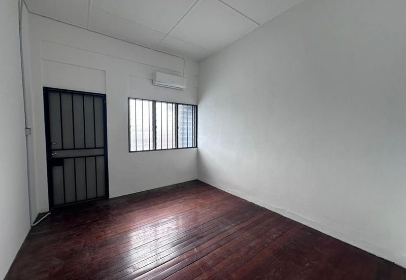 Arang Road Double-Storey Intermediate House for Rent