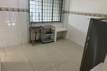 Arang Road Double-Storey Intermediate House for Rent