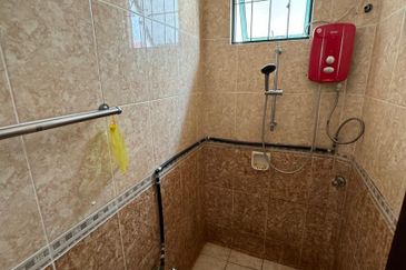 Jalan Song Commercial Shop for Sale