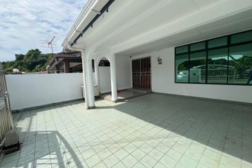 Airport road Double Storey terrace For rent 