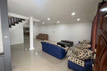 Airport road Double Storey terrace For rent 