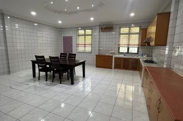 Airport road Double Storey terrace For rent 