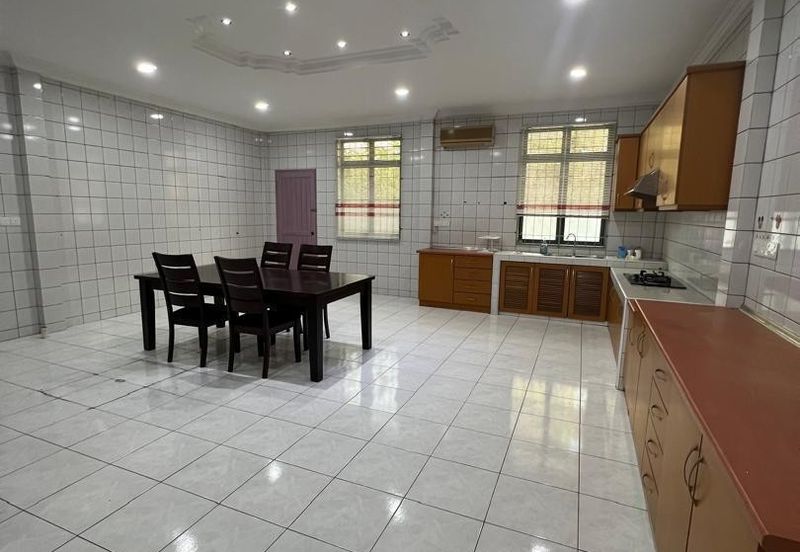 Airport road Double Storey terrace For rent 