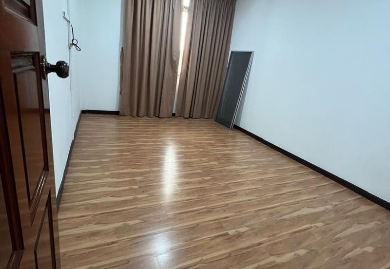 Airport road Double Storey terrace For rent 