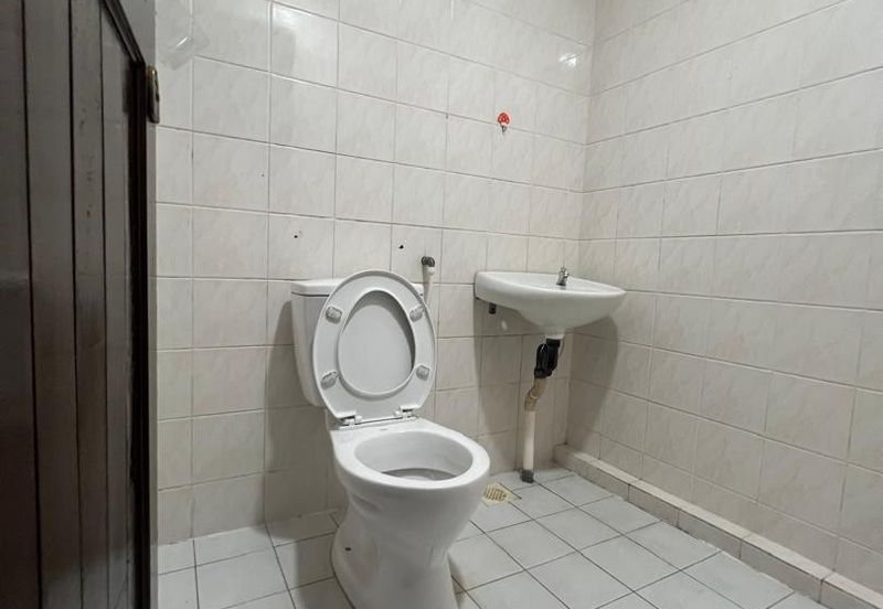 Airport road Double Storey terrace For rent 